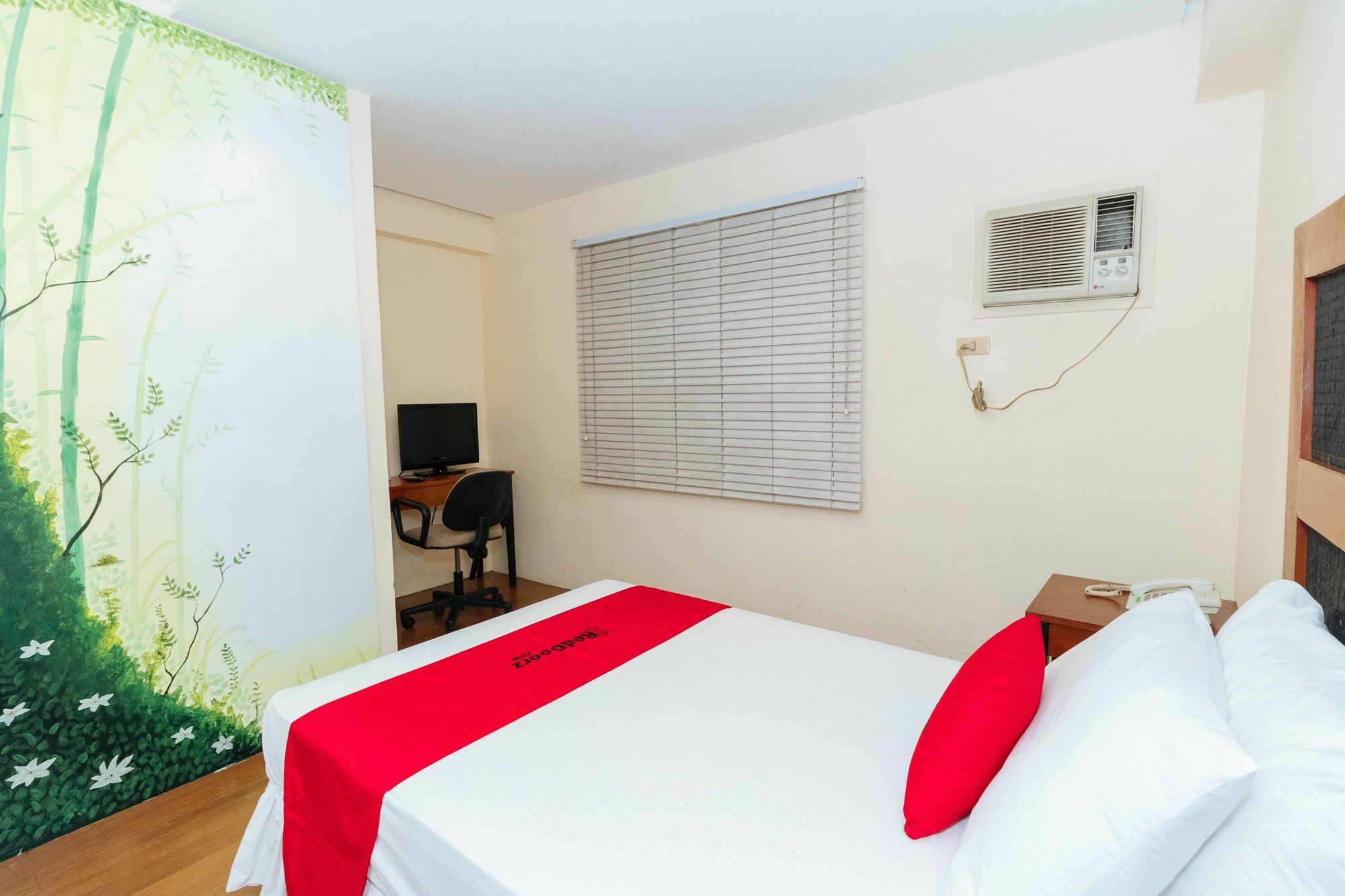 Reddoorz @ Amorsolo Makati Makati City Esterno foto