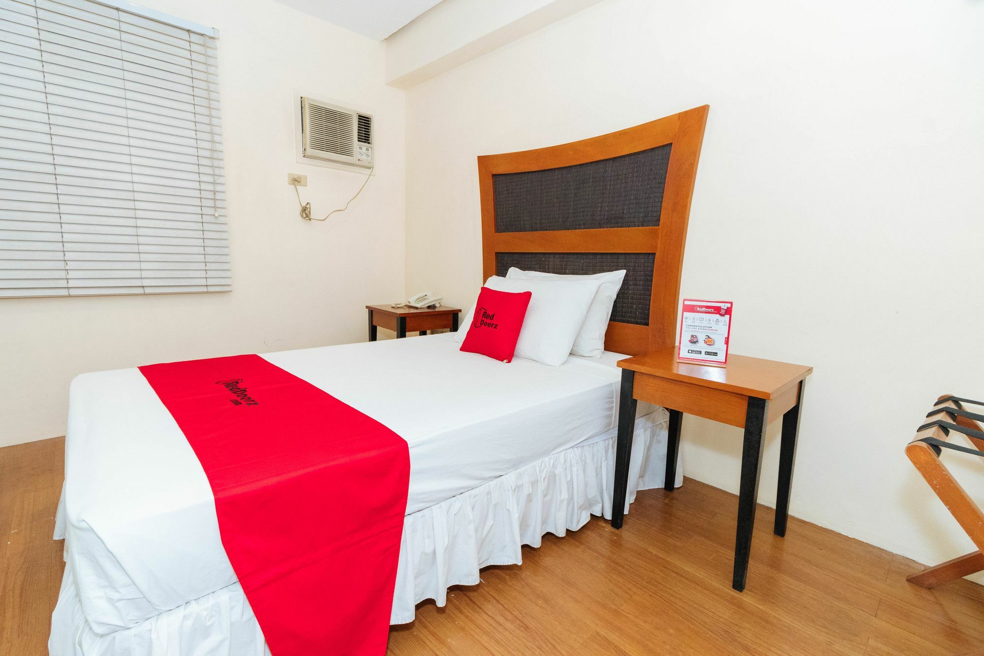 Reddoorz @ Amorsolo Makati Makati City Esterno foto