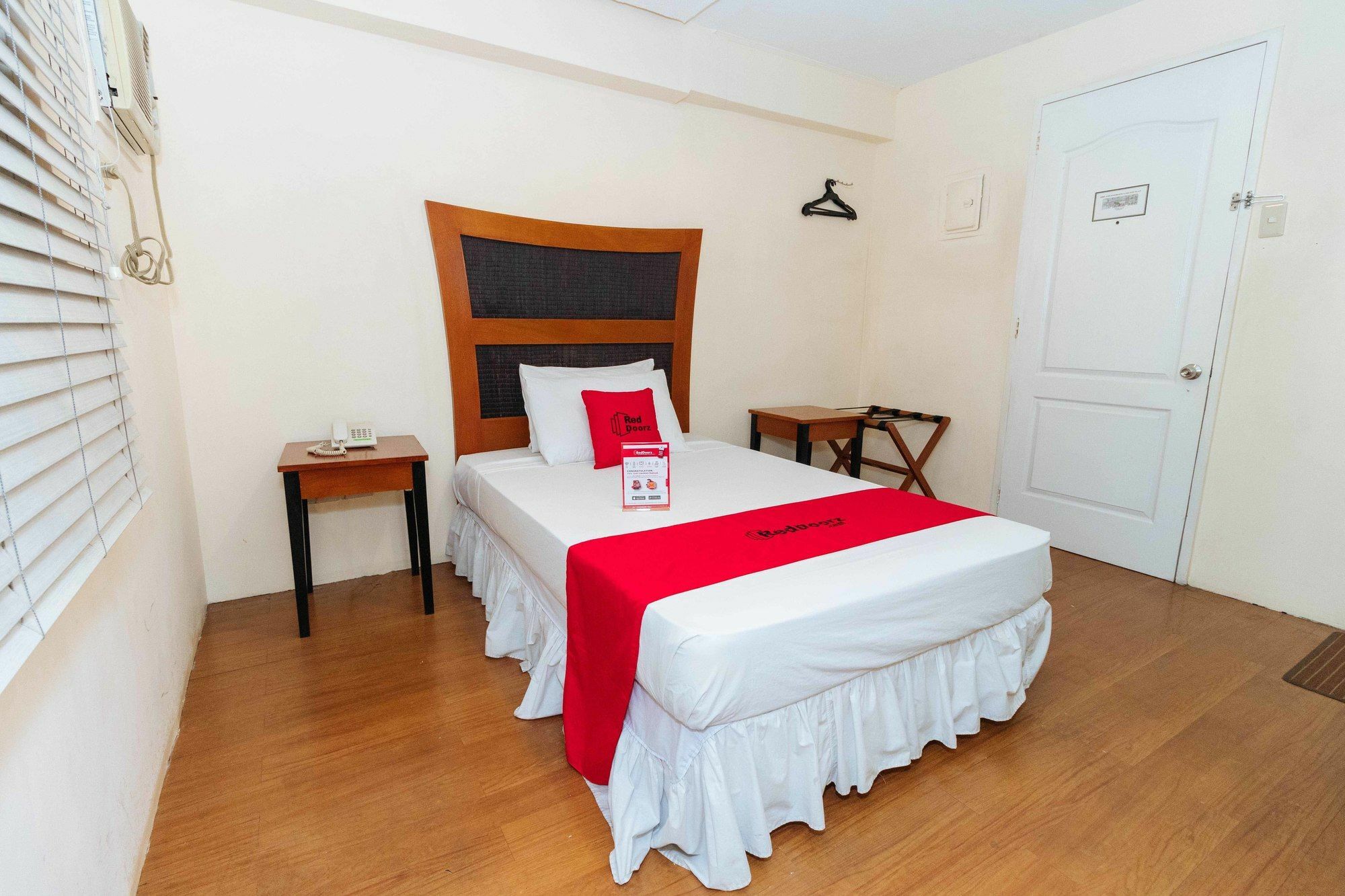Reddoorz @ Amorsolo Makati Makati City Esterno foto