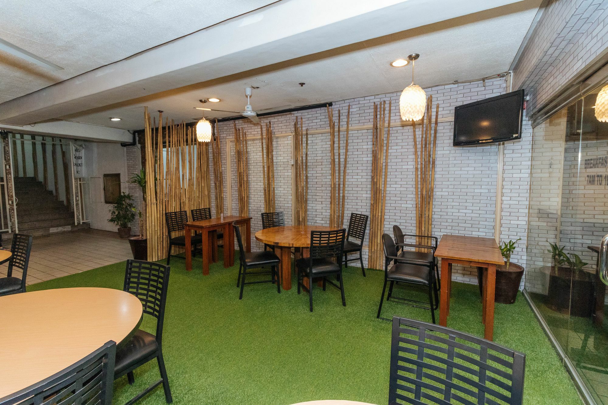 Reddoorz @ Amorsolo Makati Makati City Esterno foto